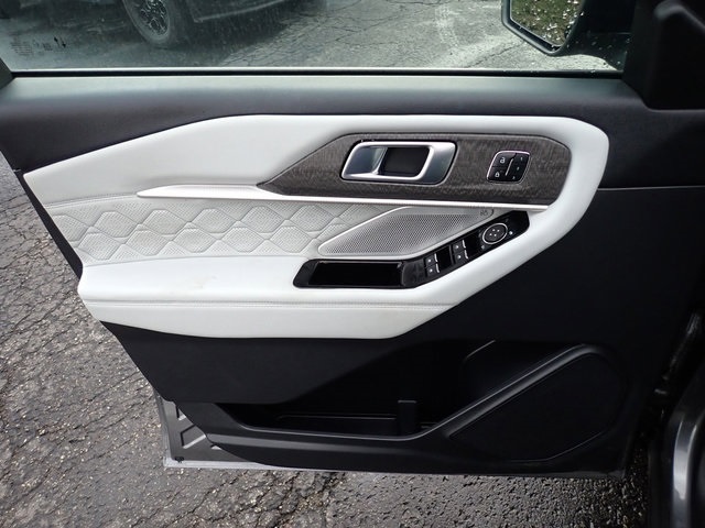 Used 2025 Ford Explorer - photo 24