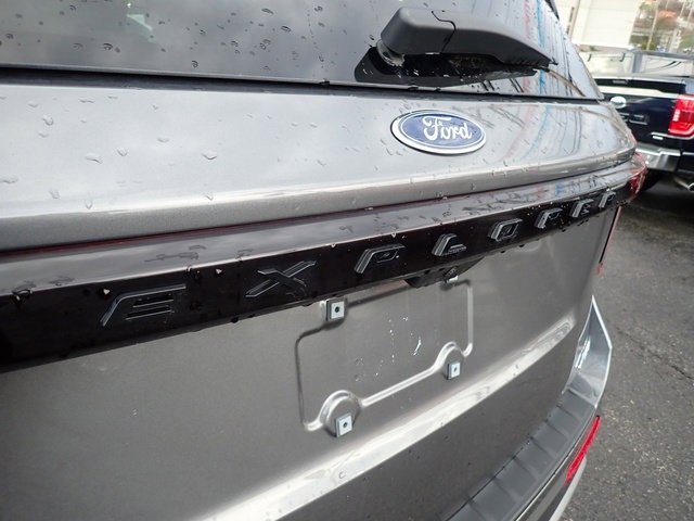 Used 2025 Ford Explorer - photo 8