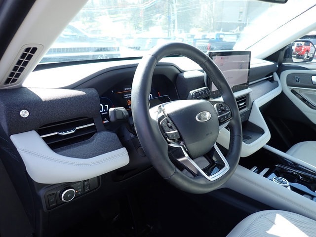 Used 2025 Ford Explorer - photo 17