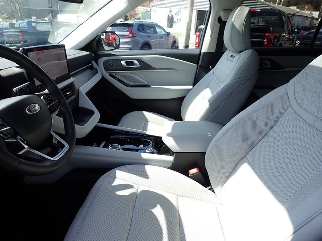 Used 2025 Ford Explorer - photo 18