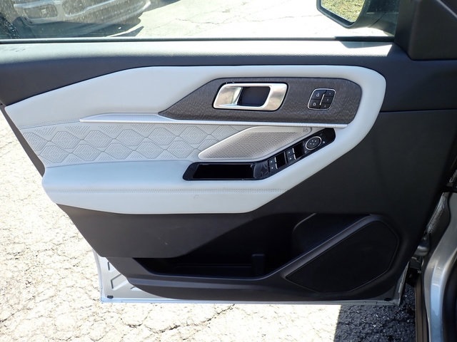 Used 2025 Ford Explorer - photo 24
