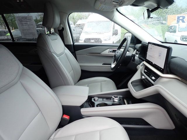 Used 2025 Ford Explorer - photo 13