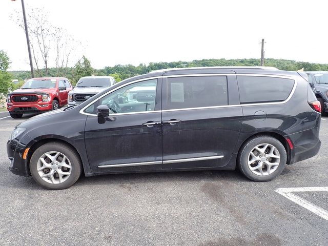 Used 2018 Chrysler Pacifica - photo 2