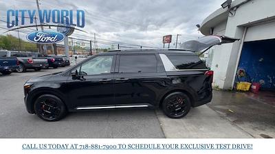 Used 2026 Kia Carnival - photo 1