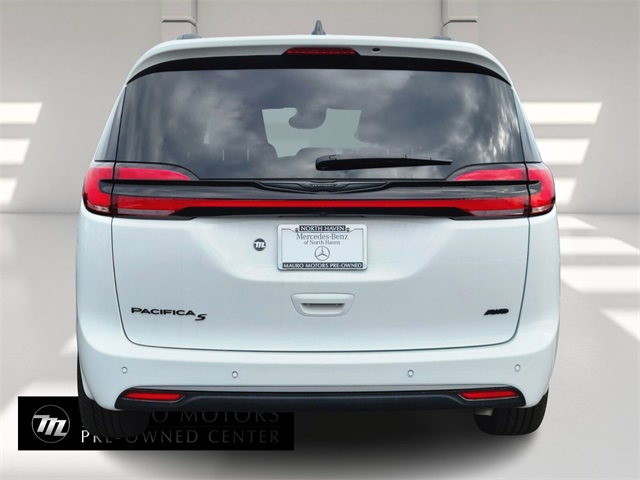 Used 2024 Chrysler Pacifica Touring L Minivan - photo 2