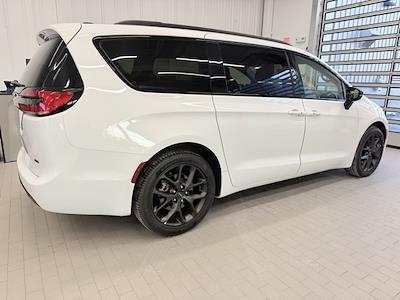 Used 2024 Chrysler Pacifica - photo 1