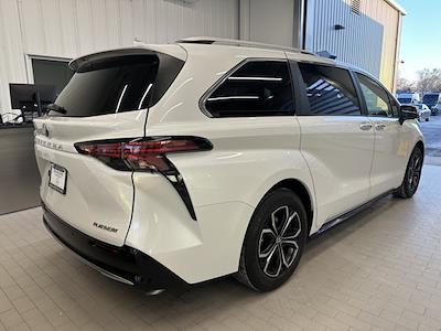 Used 2026 Toyota Sienna - photo 1