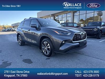 Used 2022 Toyota Highlander XLE for sale #F4T26A - photo 1