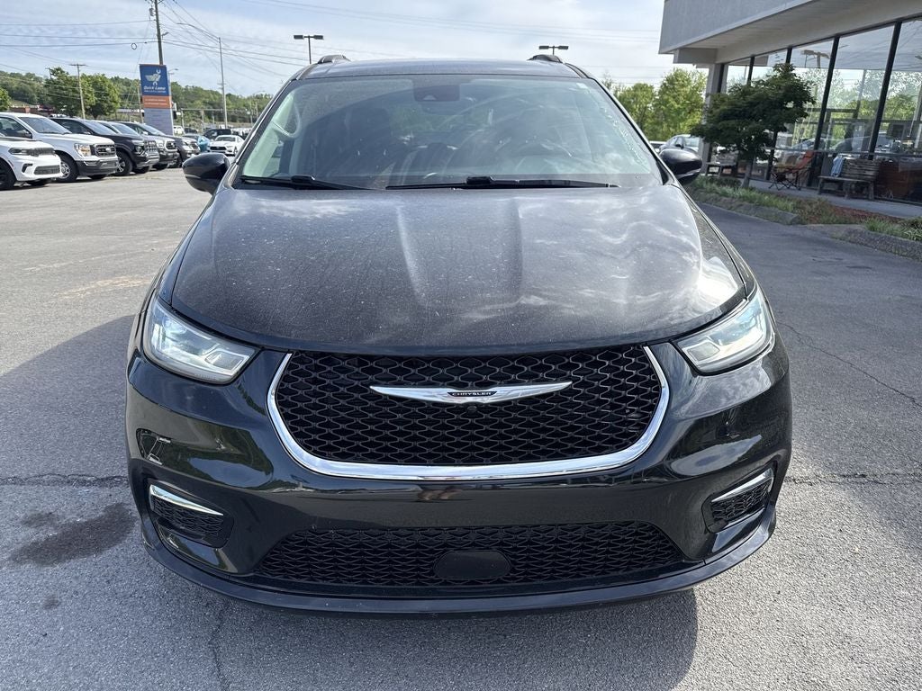 Used 2022 Chrysler Pacifica - photo 2