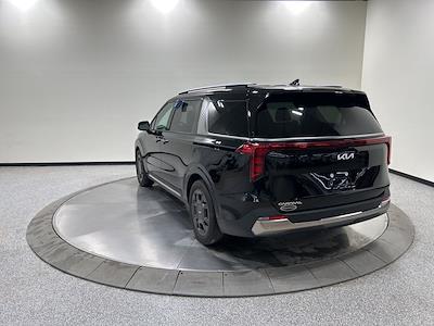 Used 2025 Kia Carnival - photo 1