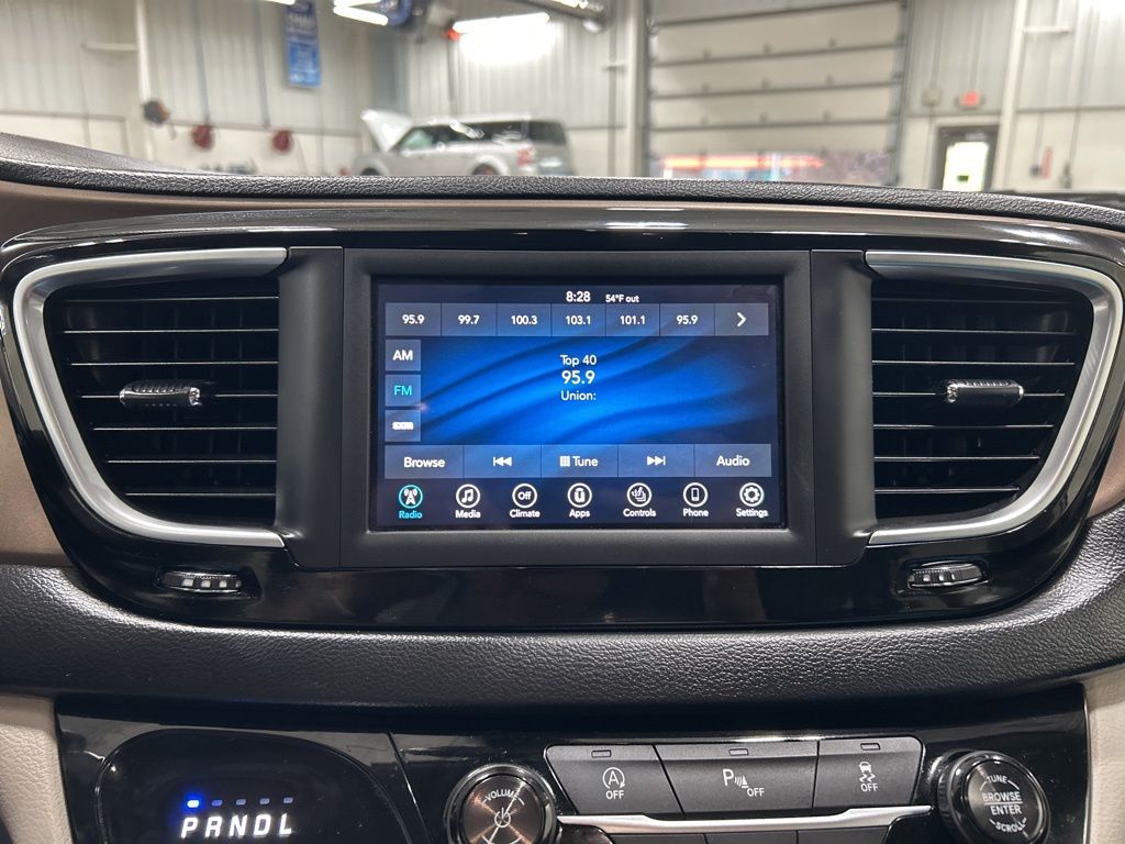 Used 2018 Chrysler Pacifica - photo 21