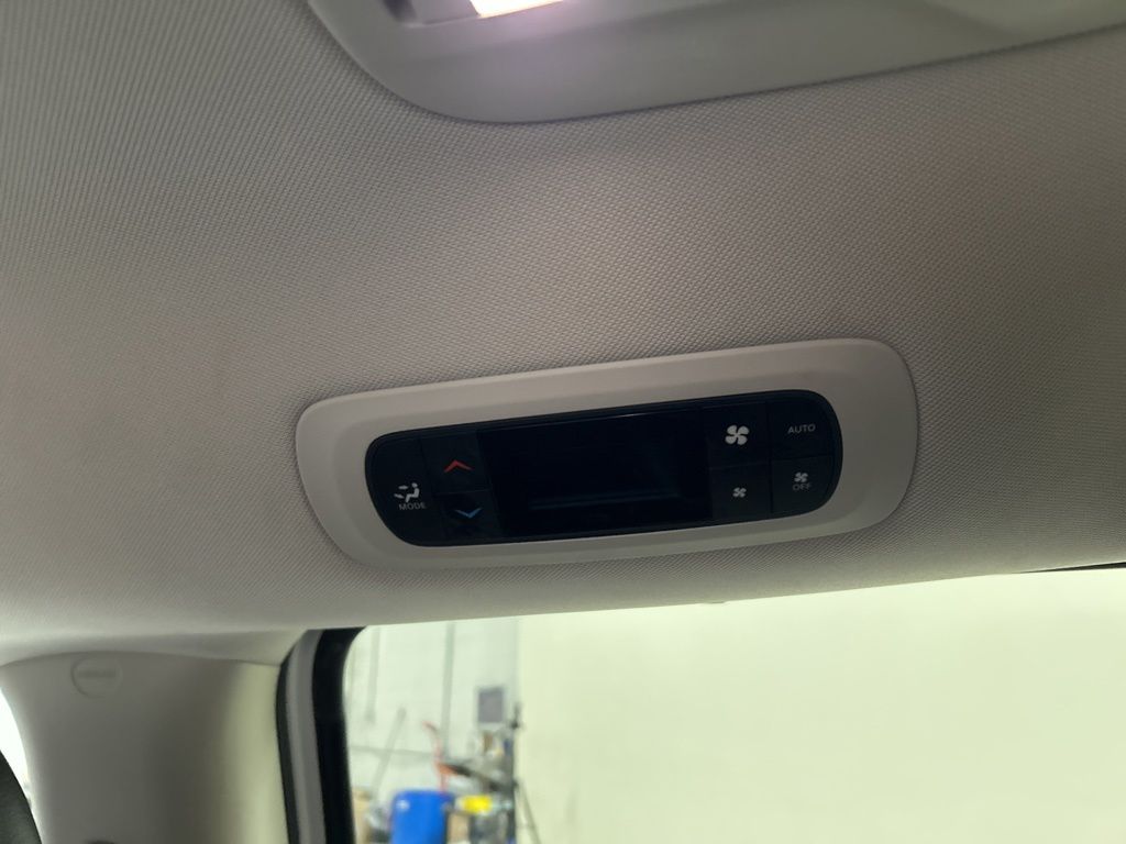Used 2018 Chrysler Pacifica - photo 28