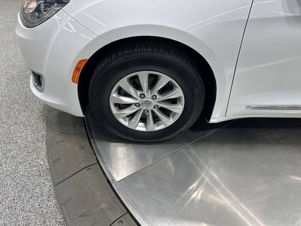 Used 2018 Chrysler Pacifica - photo 34