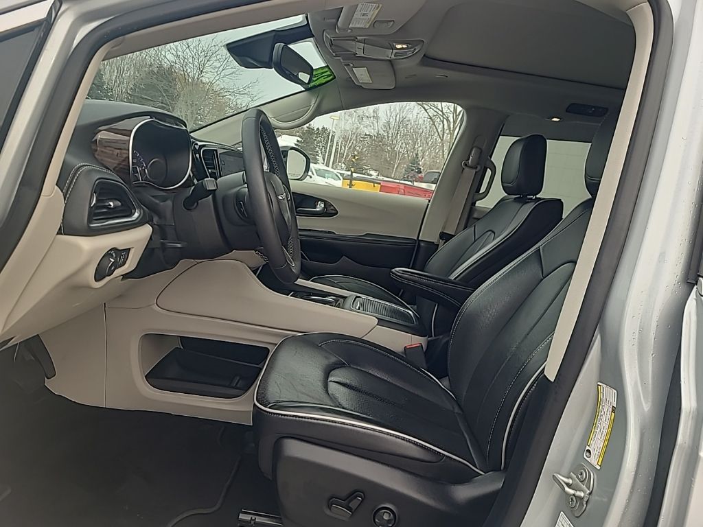Used 2024 Chrysler Pacifica - photo 12