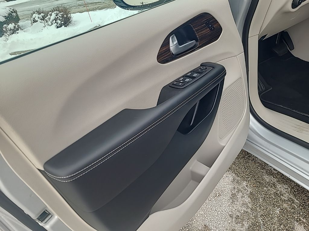 Used 2024 Chrysler Pacifica - photo 13