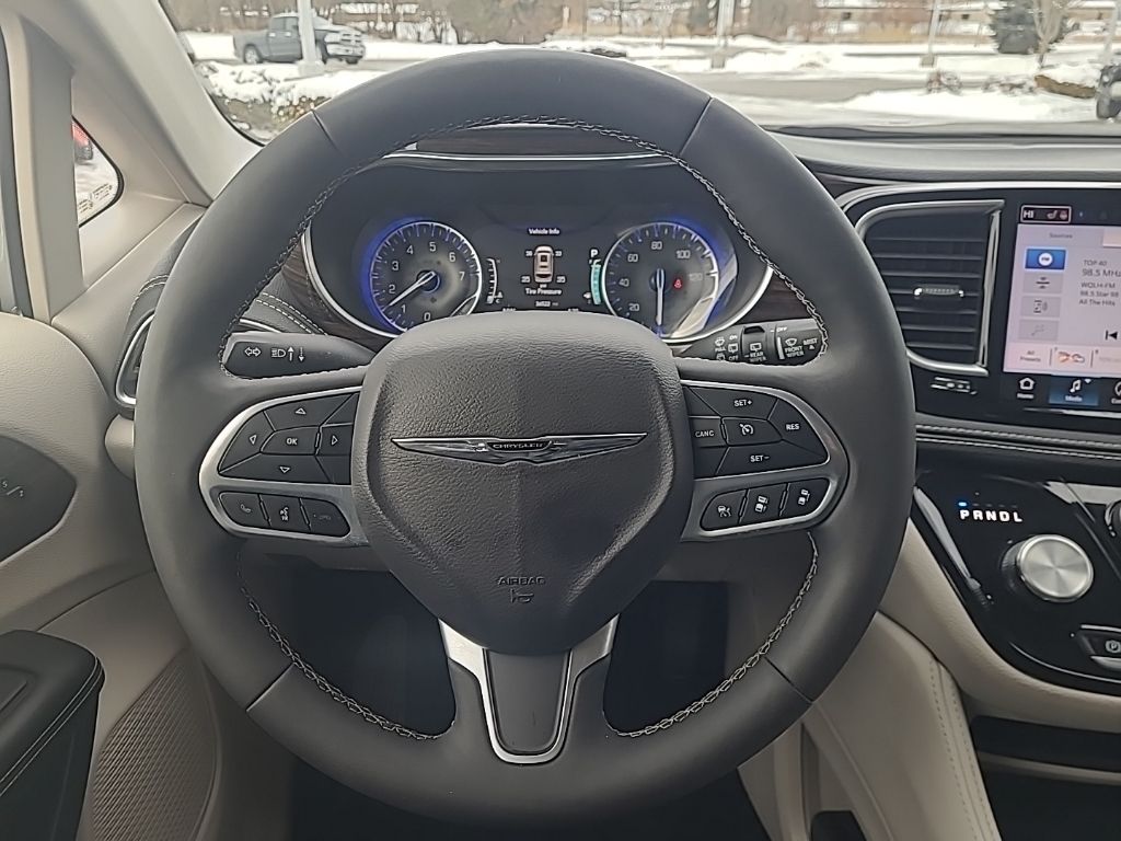 Used 2024 Chrysler Pacifica - photo 16
