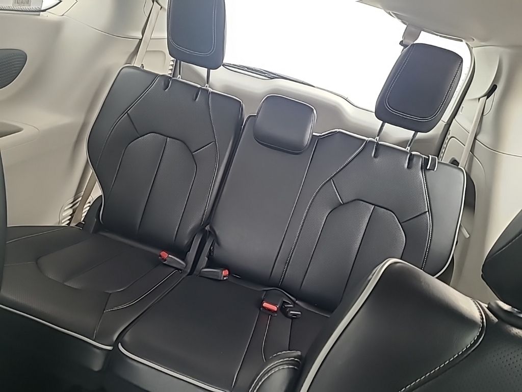 Used 2024 Chrysler Pacifica - photo 17