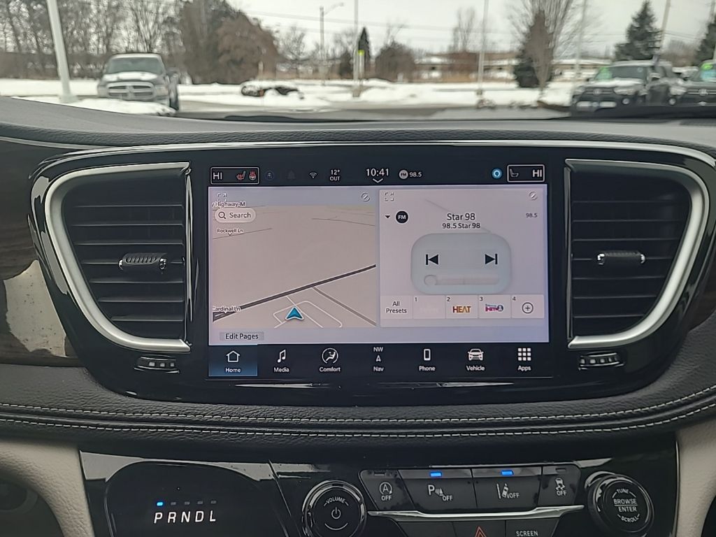 Used 2024 Chrysler Pacifica - photo 22