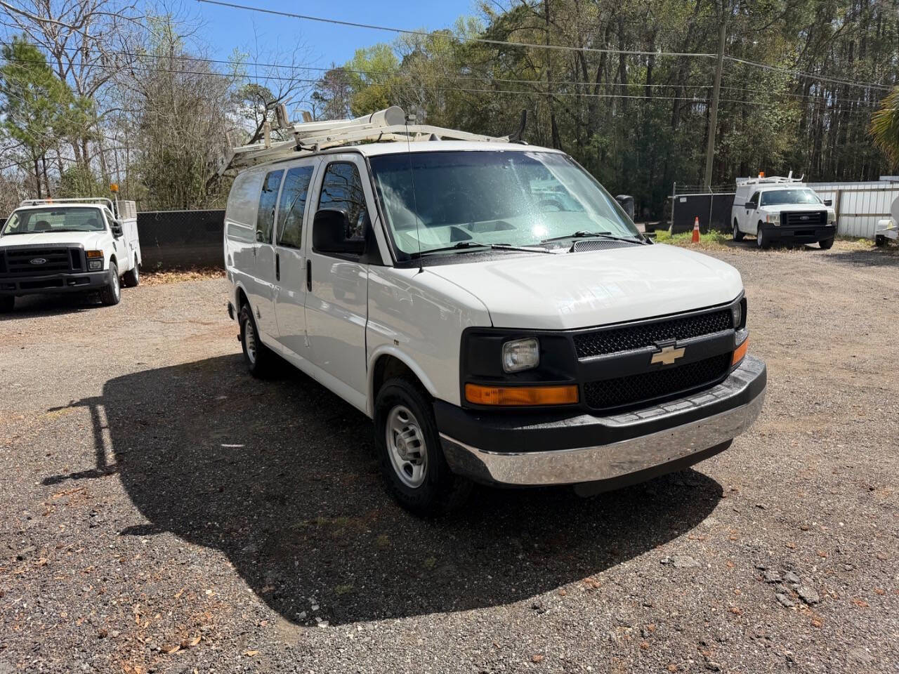 Used 2014 Chevrolet Express 2500 - photo 2