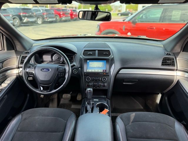Used 2018 Ford Explorer - photo 2