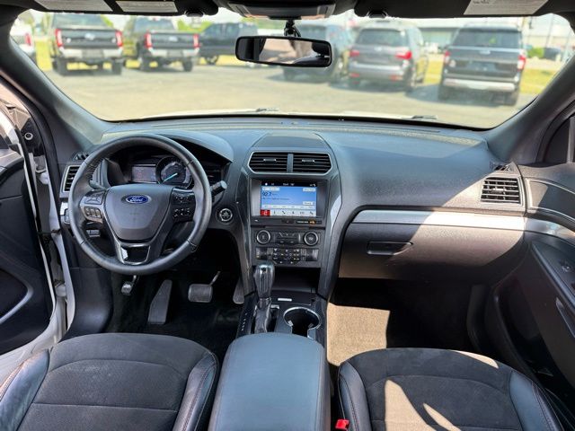 Used 2018 Ford Explorer - photo 2