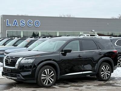 Used 2023 Nissan Pathfinder - photo 1