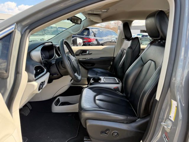 Used 2023 Chrysler Pacifica - photo 17