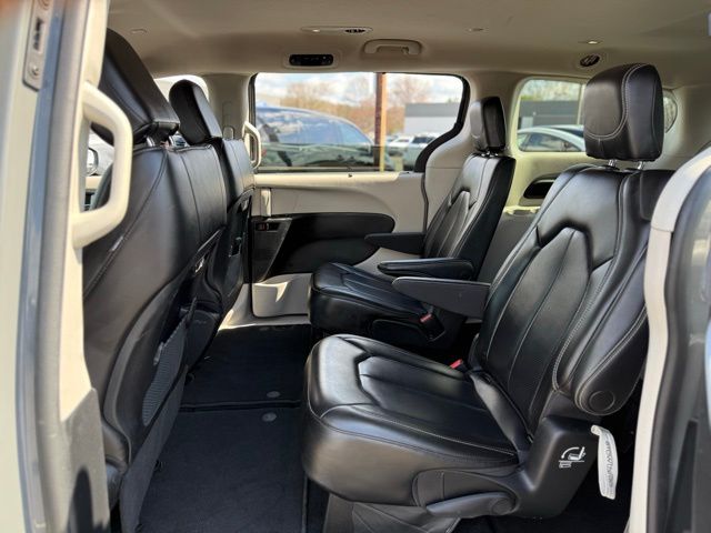 Used 2023 Chrysler Pacifica - photo 19
