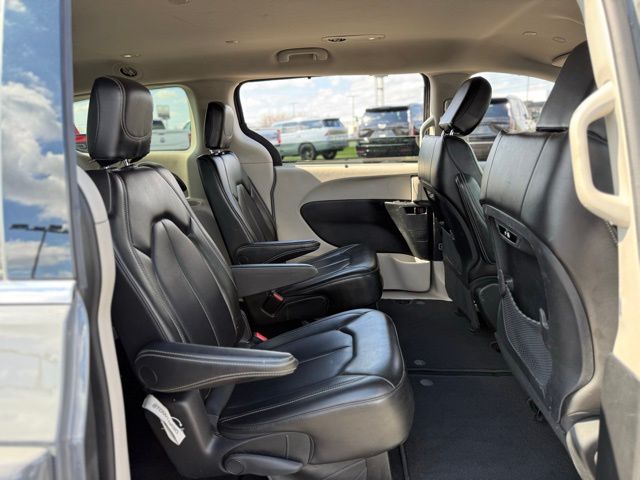 Used 2023 Chrysler Pacifica - photo 22