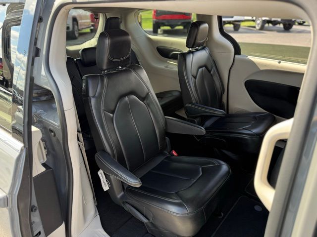 Used 2023 Chrysler Pacifica - photo 24