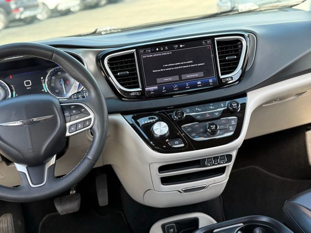 Used 2023 Chrysler Pacifica - photo 27