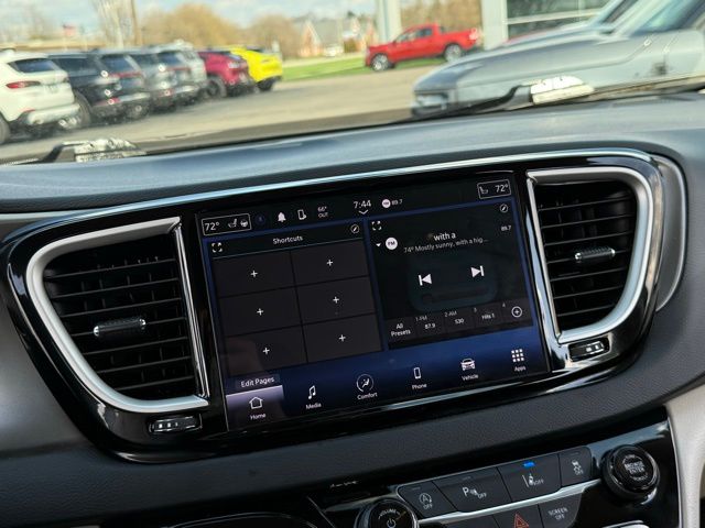 Used 2023 Chrysler Pacifica - photo 28