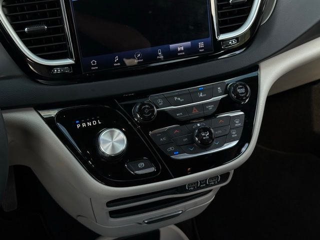 Used 2023 Chrysler Pacifica - photo 30