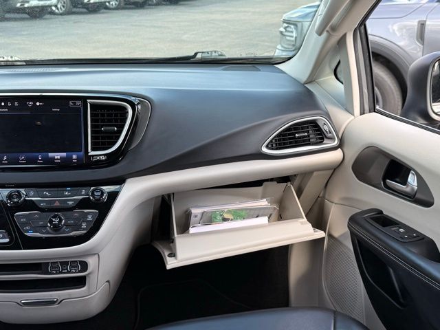 Used 2023 Chrysler Pacifica - photo 32