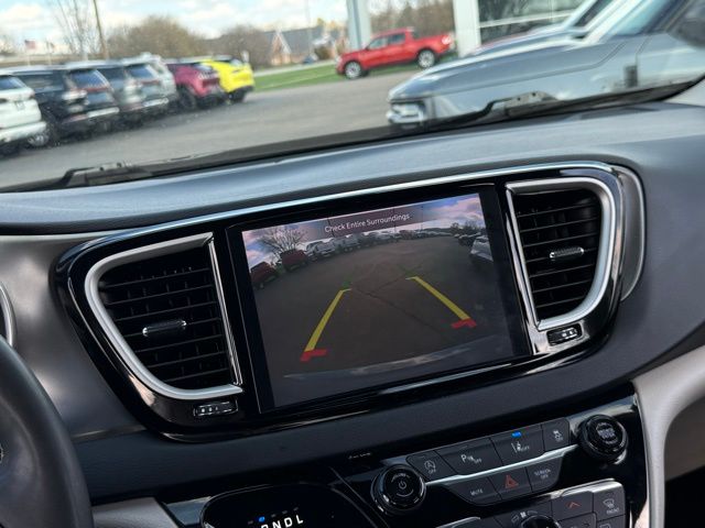Used 2023 Chrysler Pacifica - photo 8
