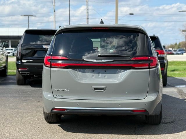 Used 2023 Chrysler Pacifica - photo 5