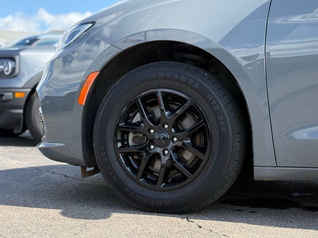 Used 2023 Chrysler Pacifica - photo 44
