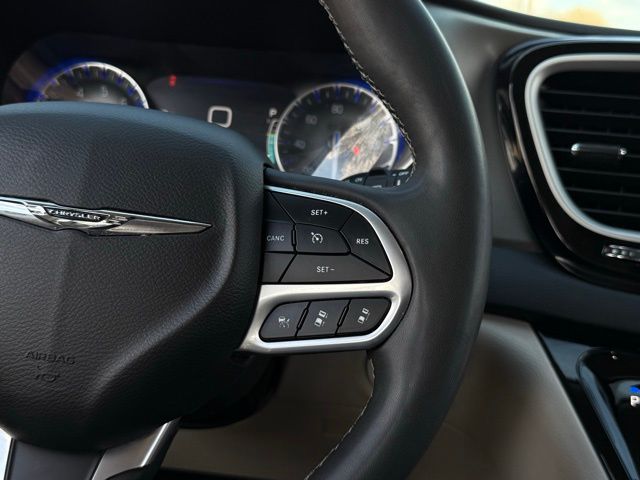 Used 2023 Chrysler Pacifica - photo 13