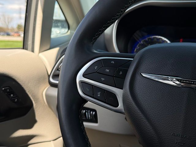 Used 2023 Chrysler Pacifica - photo 14