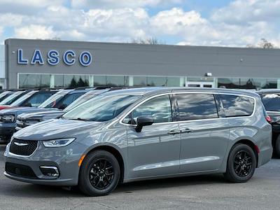 Used 2023 Chrysler Pacifica - photo 1