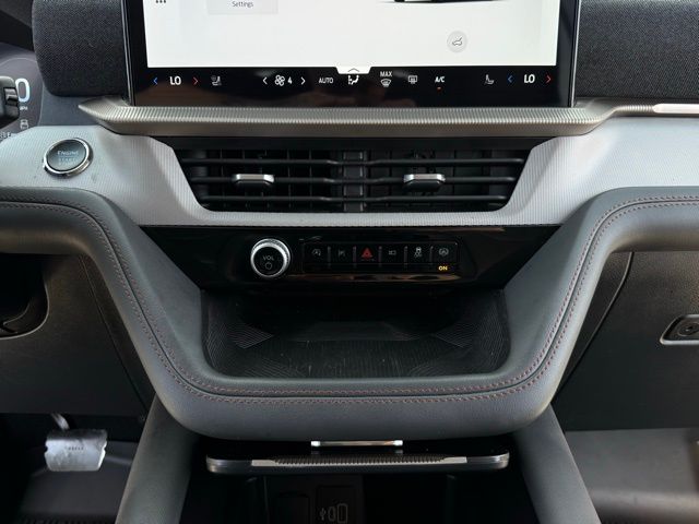 Used 2025 Ford Explorer - photo 33