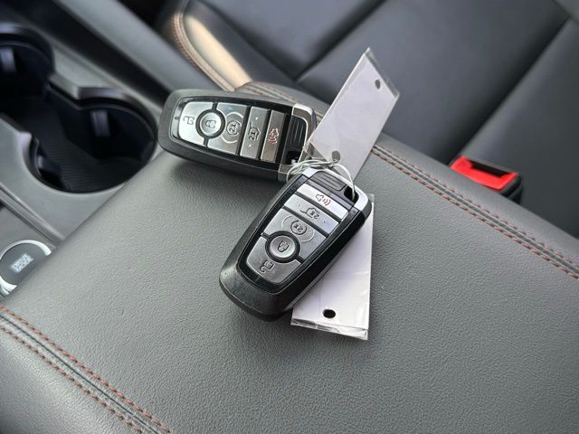 Used 2025 Ford Explorer - photo 8