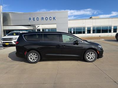 Used 2023 Chrysler Pacifica - photo 1
