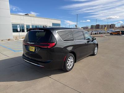 Used 2023 Chrysler Pacifica - photo 1