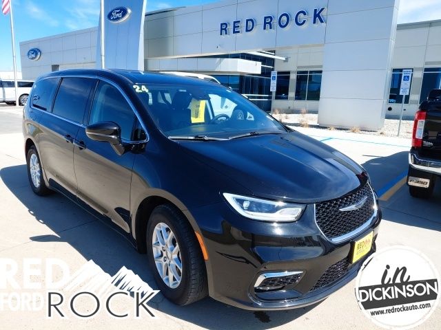 Used 2024 Chrysler Pacifica - photo 1