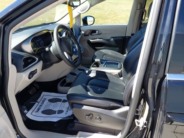 Used 2024 Chrysler Pacifica - photo 16