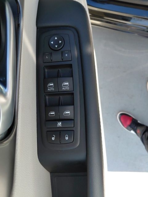 Used 2024 Chrysler Pacifica - photo 18