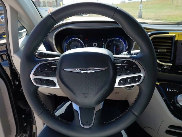Used 2024 Chrysler Pacifica - photo 20