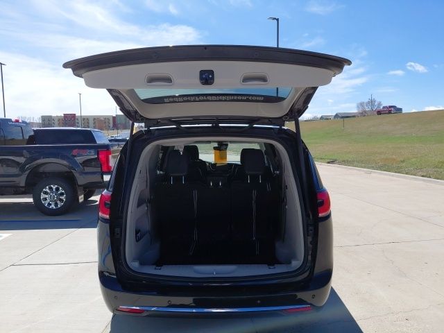Used 2024 Chrysler Pacifica - photo 7