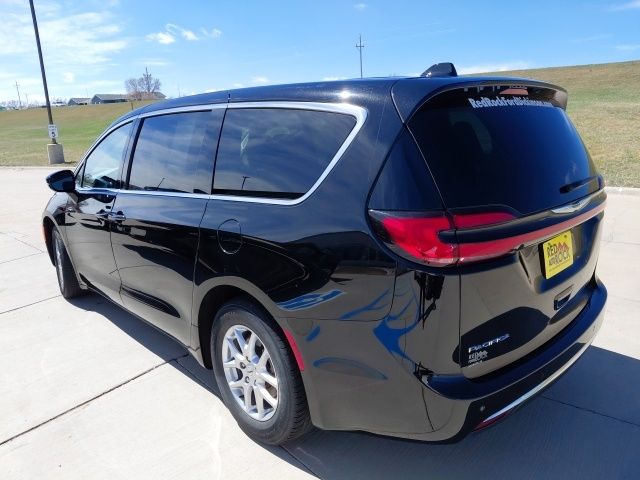 Used 2024 Chrysler Pacifica - photo 8